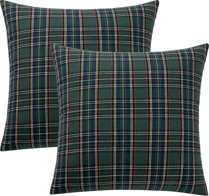 Green and navy plaid throw pillow covers that add cozy, traditional charm to Christmas home decor. Perfect for layering in cozy living rooms, cottage-style interiors, or small spaces with a timeless holiday aesthetic.